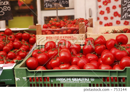 Fresh tomatoes Fresh tomatoes 753144