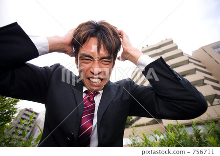 Businessman holding his head 756711