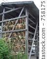 Onion hut 758175