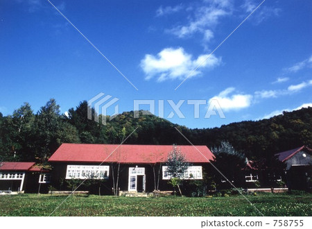 schoolhouse, school building, wooden 758755
