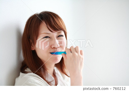 在刷牙期間 760212