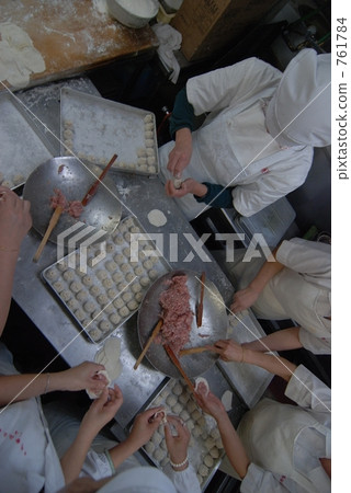 打籃球的人 761784