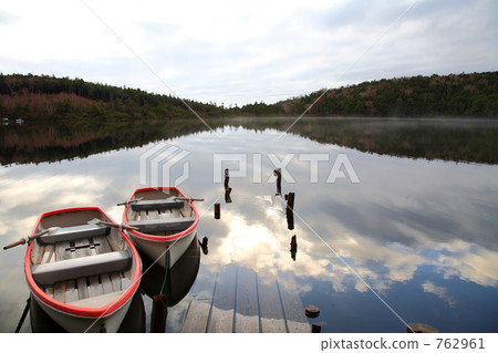 lake, water surface, boat 762961