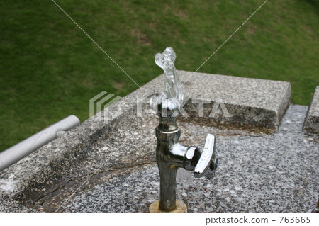 Drinking fountains  763665