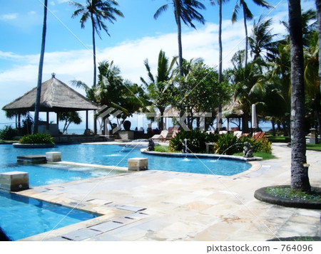 Resort 764096
