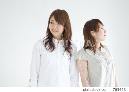聽音樂的女孩 765468