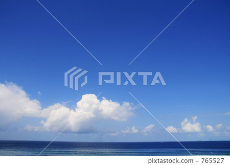 馬爾代夫的海,天空,藍色。浮動度假村 馬爾代夫的海,天空,藍色。浮動度假村 765527