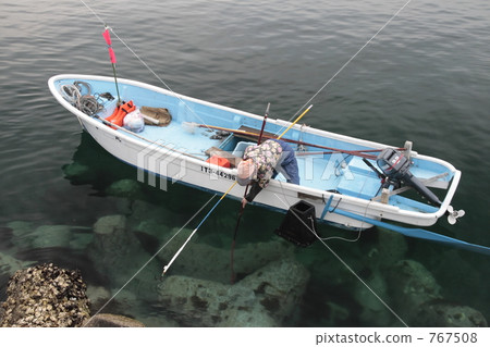 Sea urchin fishing 767508