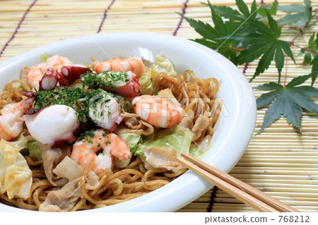 Fried noodles  768212