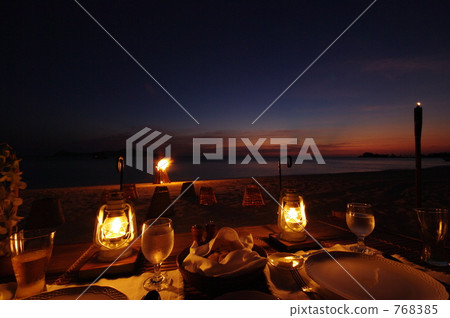Dinner at the beach 768385