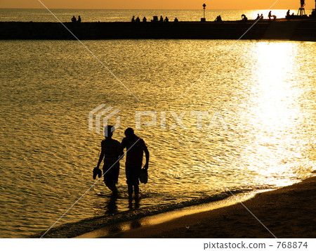 Sunset beach 768874