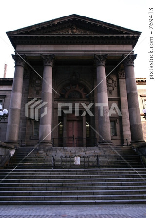 Osaka Prefectural Nakanoshima Library 769413