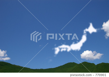 Japanese clouds floating in the summer sky Japanese clouds floating in the summer sky 770901
