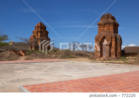 Vietnam Mui Ne Cham Tower 772220