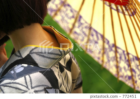 Feel the summer at the collar 772451