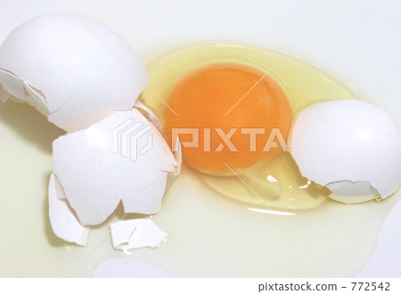 Broken egg 772542