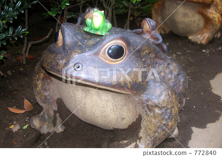 tokoname ware, otemachi, frog 772840