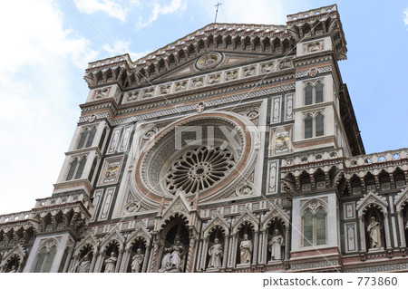 Duomo's facade 773860