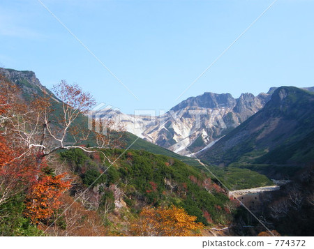 Autumn leaves of the Tokachi mountain range Autumn leaves of the Tokachi mountain range 774372