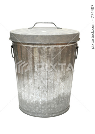 It is an old bucket made of tinplate. It is an old bucket made of tinplate. 774407