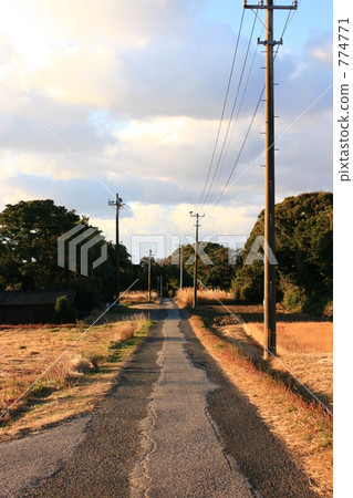 一條直的鄉間小路 774771