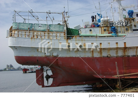 Abandoned ship 777401