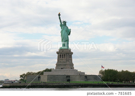 the statue of Liberty the statue of Liberty 781685