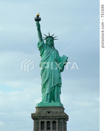 the statue of Liberty  781686