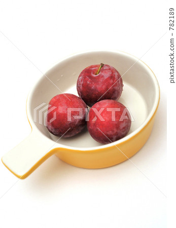 Cream sweet and sour ripe plum Cream sweet and sour ripe plum 782189