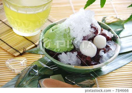 Matcha ice cream and white eggs ice azuki 2 784666