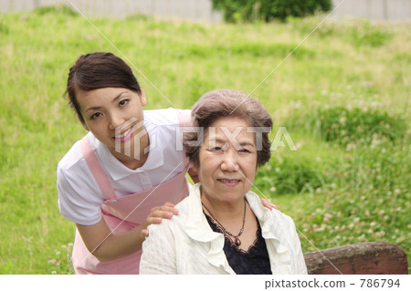 助手和老人 786794