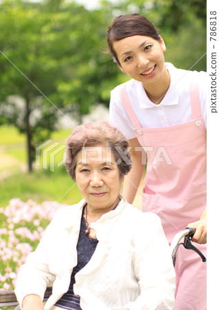 Helper and senior 786818