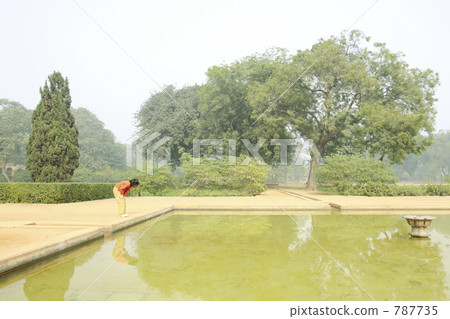 Girl of Humayun's Mausoleum 787735
