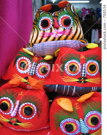 A souvenir of a cat cushion found in Shanghai 788534