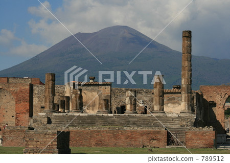 Pompeii ruins 789512