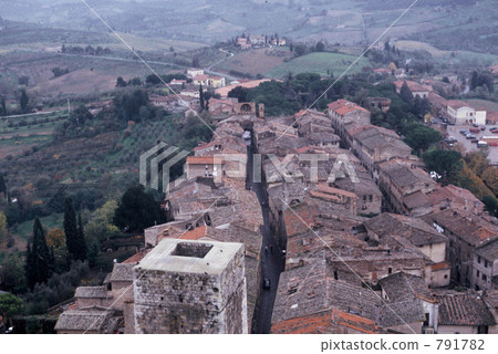 San Gimignano, a city with a beautiful tower San Gimignano, a city with a beautiful tower 791782
