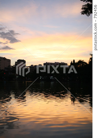 Evening scenery in Hanoi 792456