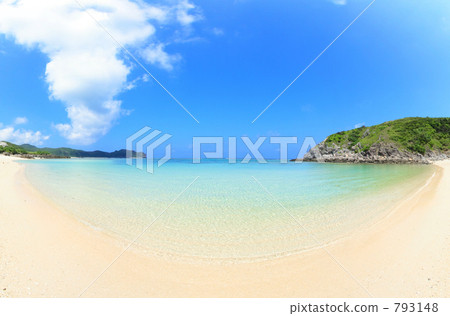 在渡嘉敷島上的海灘 793148