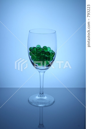 Blue back glass 793223