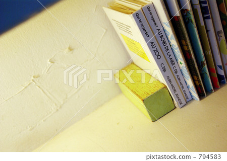 咖啡館的書架對角線 咖啡館的書架對角線 794583