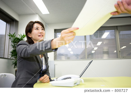 Business woman handing documents 800727