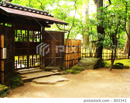 yasukuni shrine, fence, landscaping 803341