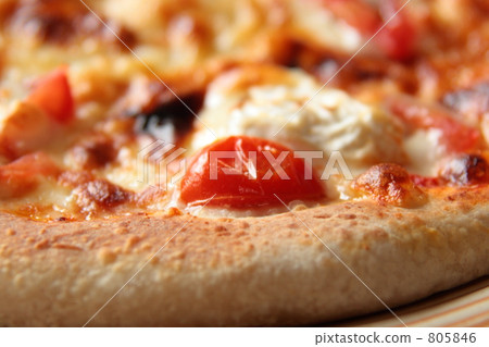 Camembert and tomato (pizza image) 805846