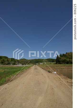 One road in the country 806225