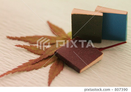 book, books, red leafe 807390