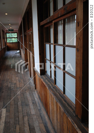舊學校大樓的走廊 810322