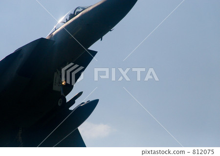 F-15 just before landing 812075