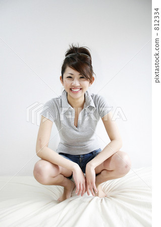 sitting, sitting down, female 812334