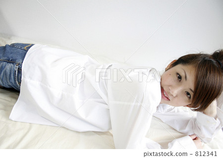 brown hair, long hair, curly hair 812341