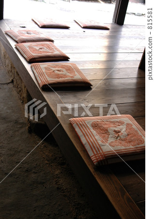 dirt floor, earthen floor, zabuton 815581